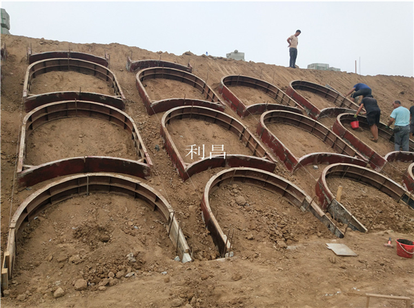 水泥拱形骨架模板（bǎn）