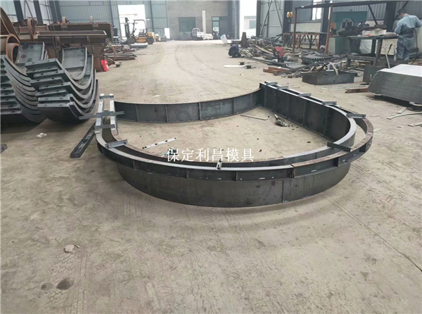 拱（gǒng）形骨架護（hù）坡鋼模（mó）具