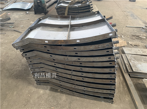 水泥防撞牆鋼模具