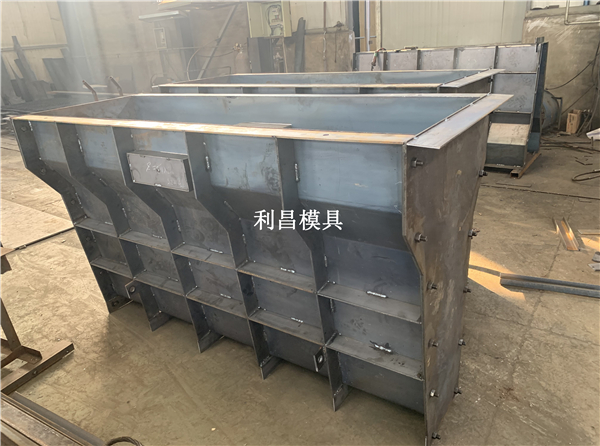 公路（lù）隔離墩模（mó）具