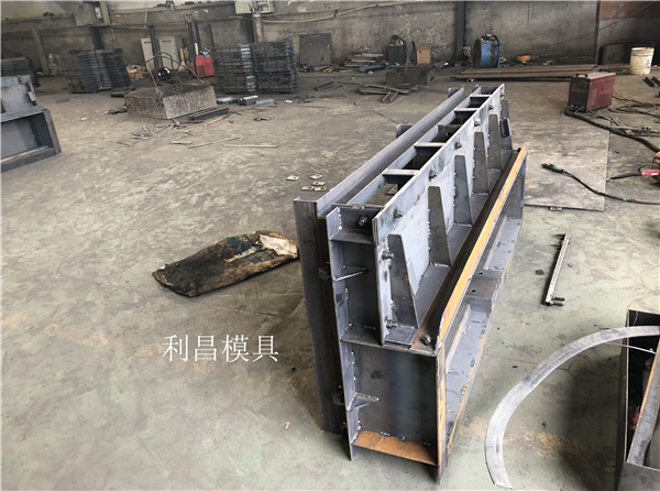 遮板鋼模（mó）具