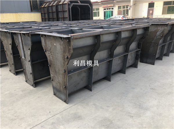 高（gāo）速（sù）隔離墩模具