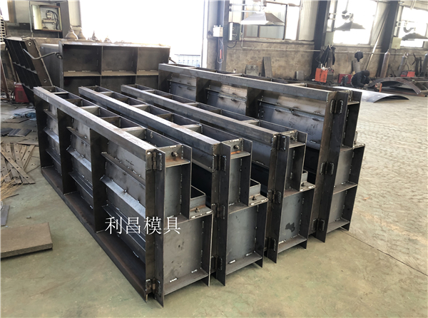 鐵路欄杆（gǎn）遮板模（mó）具