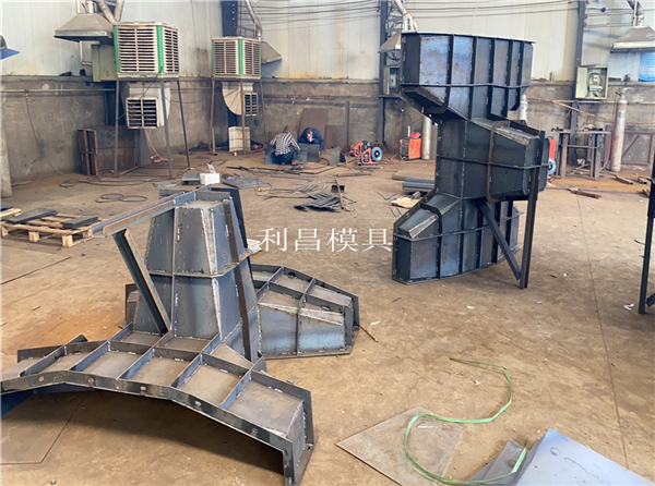 水泥（ní）扭王字塊模具