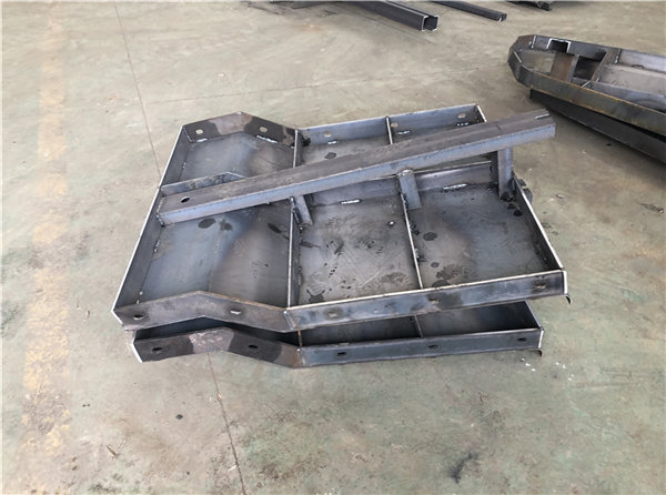 混凝土護欄鋼模（mó）具