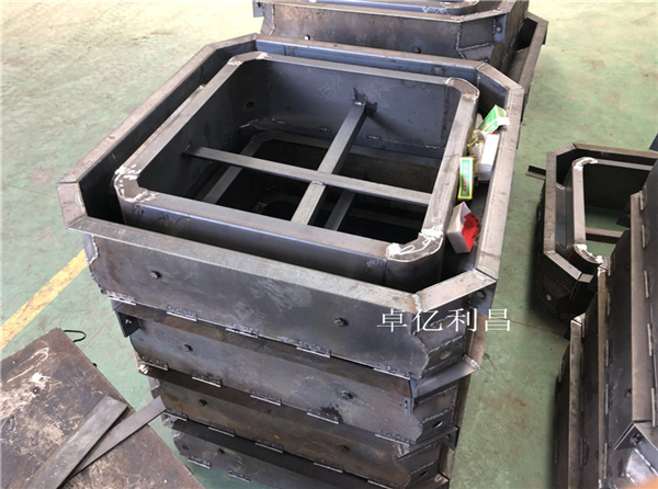 水泥平鋪護坡模具工程案例（lì）