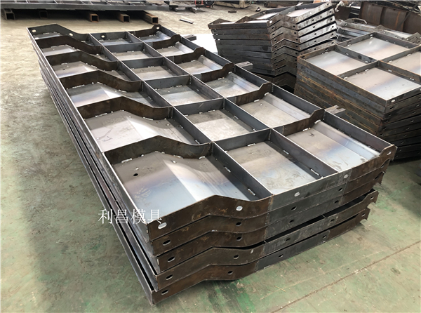 橋梁護欄模具_工程案例（lì）