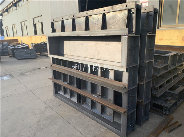 水（shuǐ）泥遮板模具