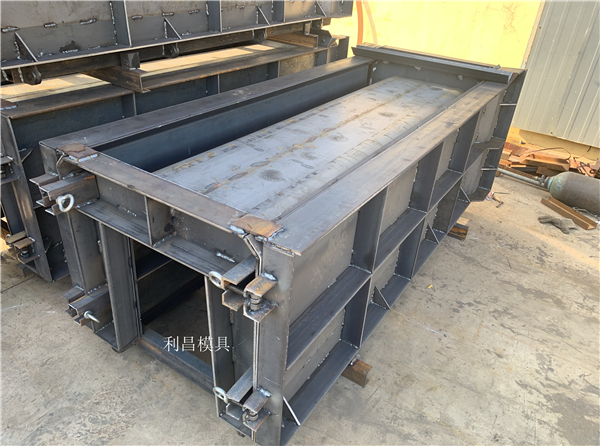 預製矩形槽鋼（gāng）模具