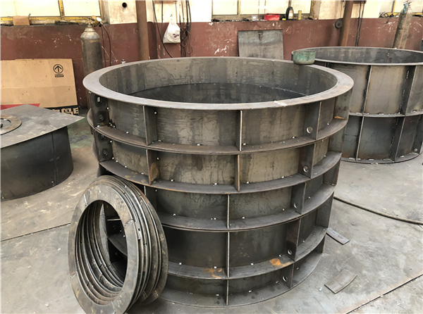 沉泥（ní）井模具