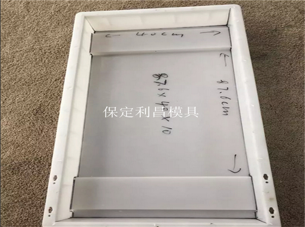 邊溝塑料模（mó）具
