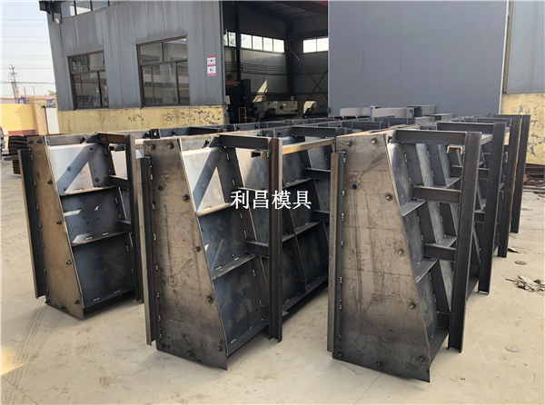 道路隔離墩模（mó）具